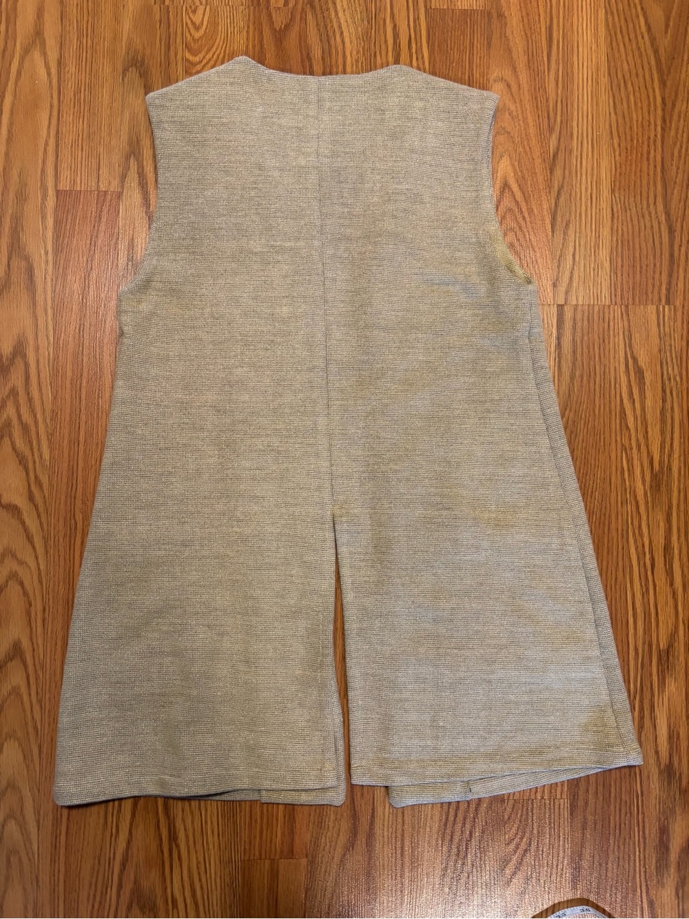 Sleeveless Open-Front Knit Vest in Cream with Embroidered Bird by Mille - Picture 6 of 8